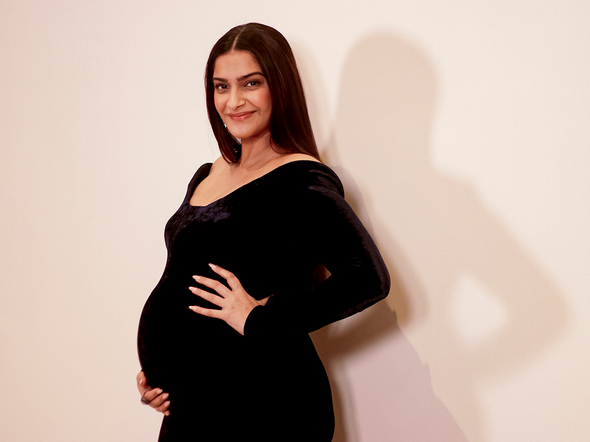 Bollywood Actress Sonam Kapoor Baby Bump Viral Photos1
