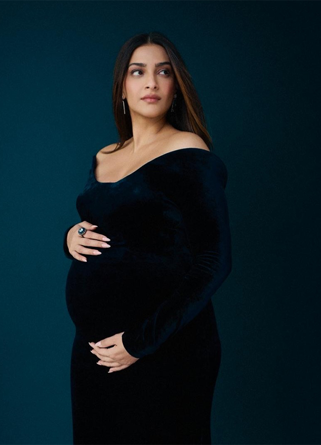 Bollywood Actress Sonam Kapoor Baby Bump Viral Photos7