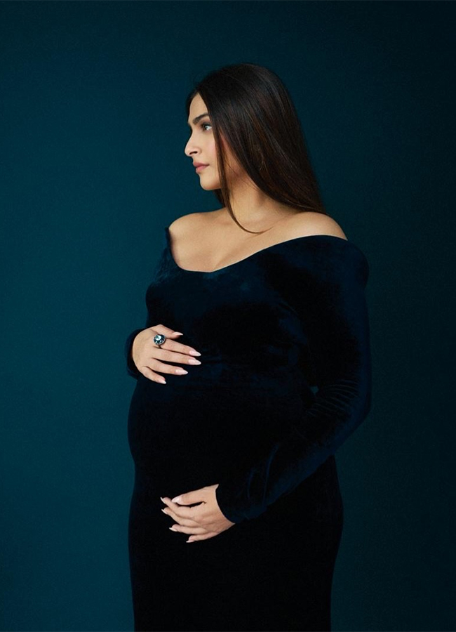 Bollywood Actress Sonam Kapoor Baby Bump Viral Photos9