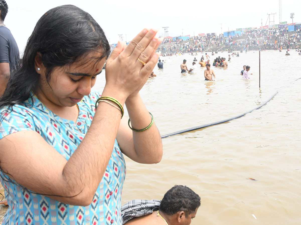 Devotional : Medaram Sammakka Saralamma jatara 2026 Photos8