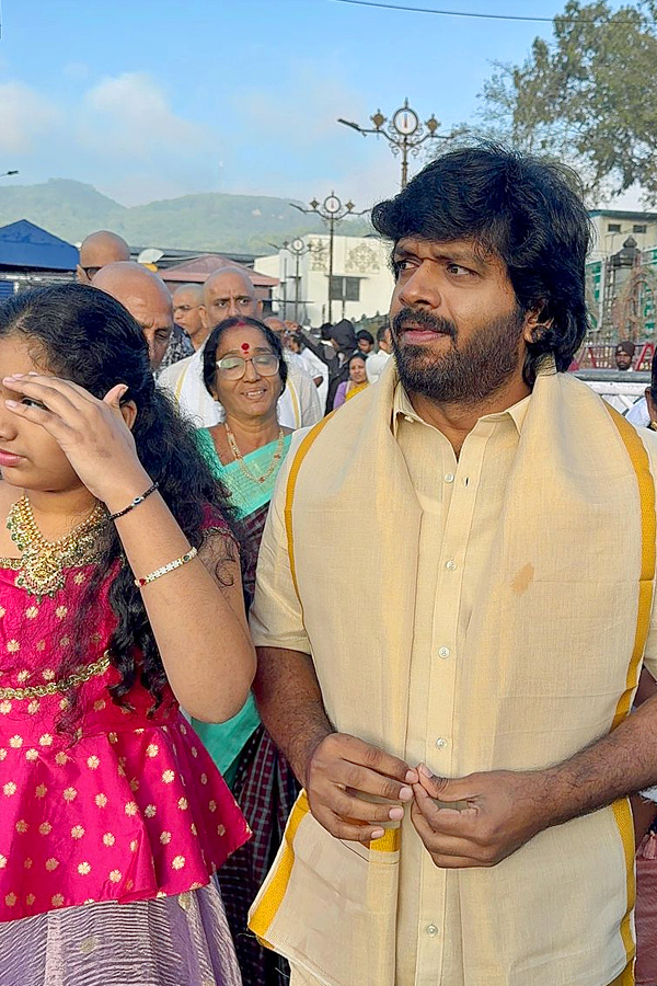 Director Anil Ravipudi family visited Tirumala Srivari Temple Photos10