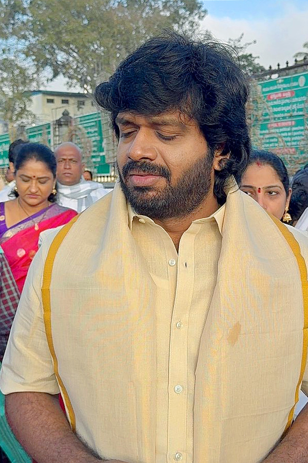 Director Anil Ravipudi family visited Tirumala Srivari Temple Photos11