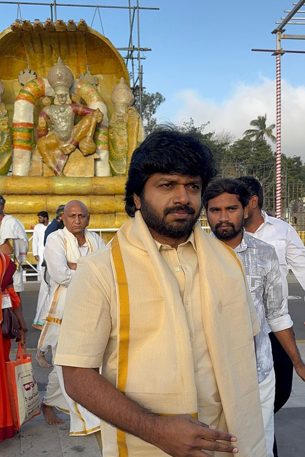 Director Anil Ravipudi family visited Tirumala Srivari Temple Photos14