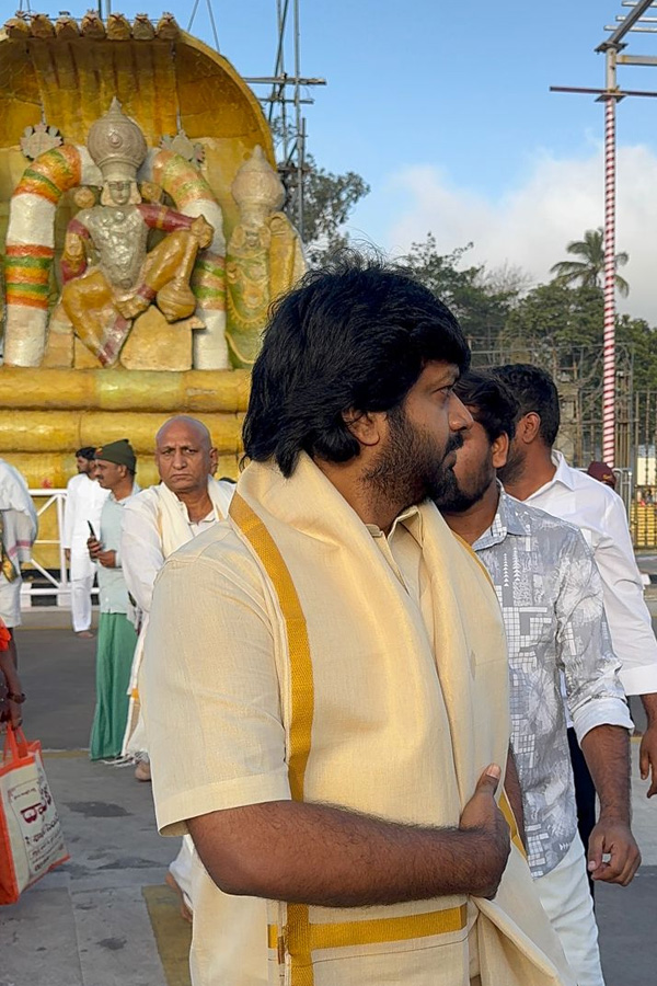 Director Anil Ravipudi family visited Tirumala Srivari Temple Photos15