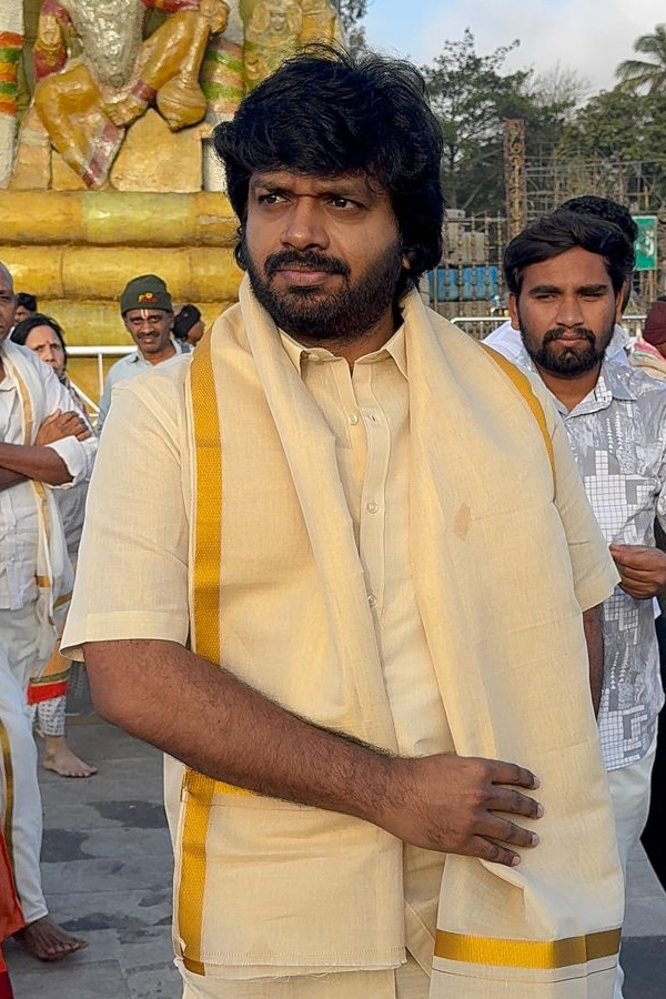 Director Anil Ravipudi family visited Tirumala Srivari Temple Photos17