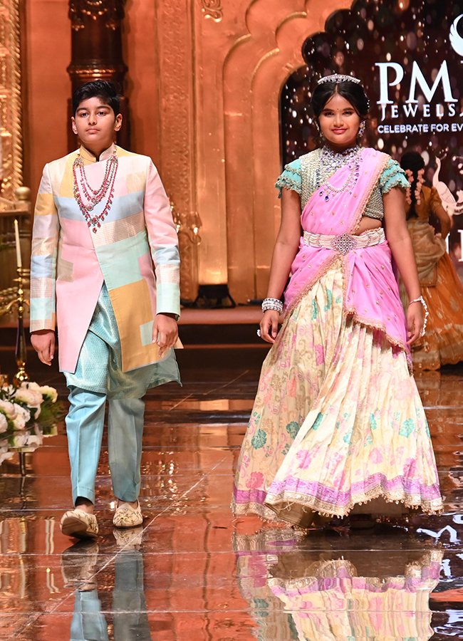 Mahesh Babu Daughter Sitara Created a buzz in the City10