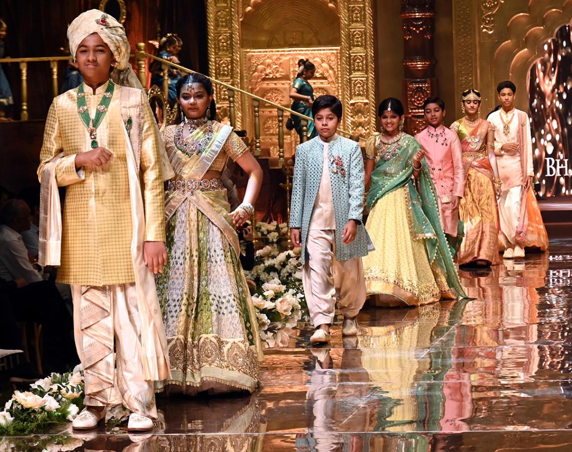 Mahesh Babu Daughter Sitara Created a buzz in the City13