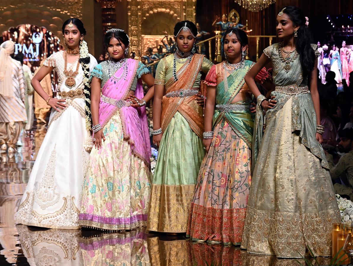 Mahesh Babu Daughter Sitara Created a buzz in the City14