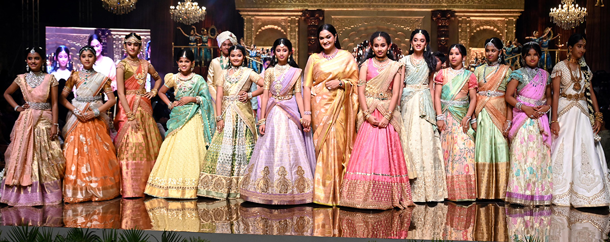 Mahesh Babu Daughter Sitara Created a buzz in the City16