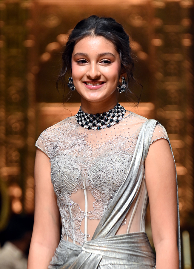 Mahesh Babu Daughter Sitara Created a buzz in the City2