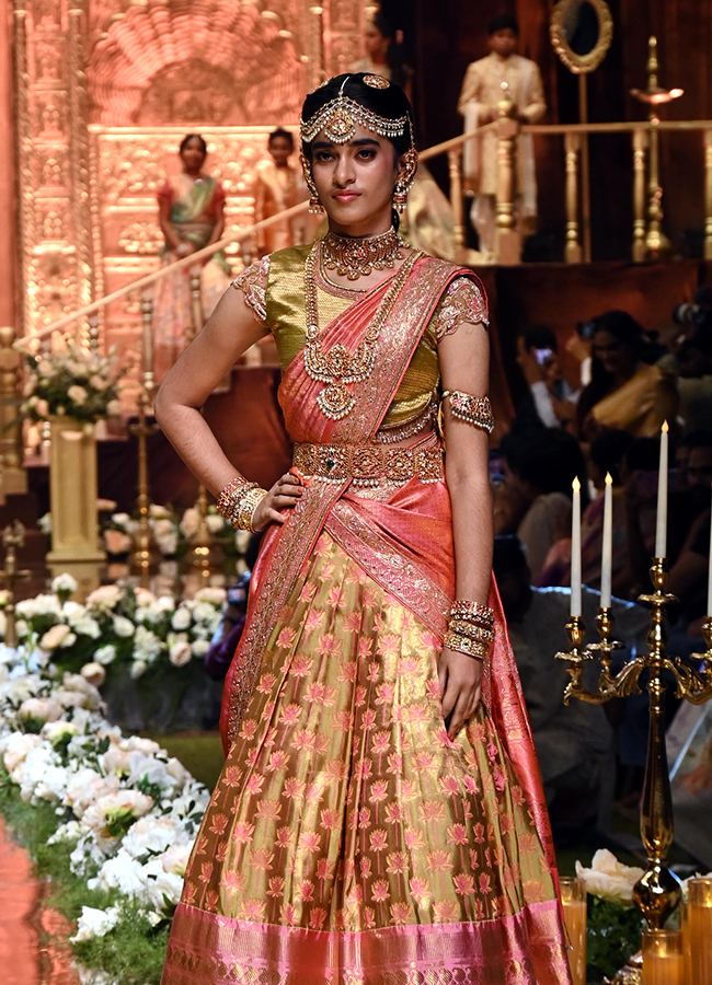 Mahesh Babu Daughter Sitara Created a buzz in the City6