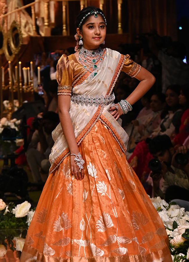 Mahesh Babu Daughter Sitara Created a buzz in the City9