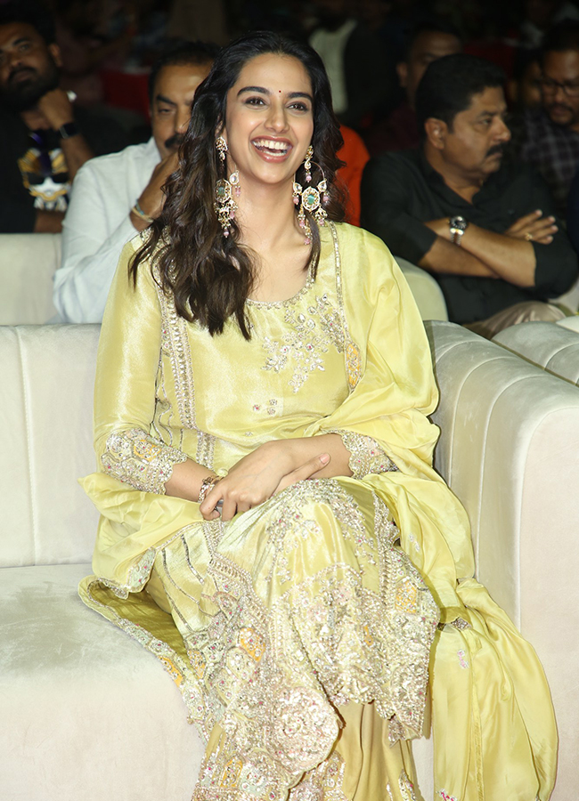 Tollywood Actress Meenakshi Chaudhary HD Photos3