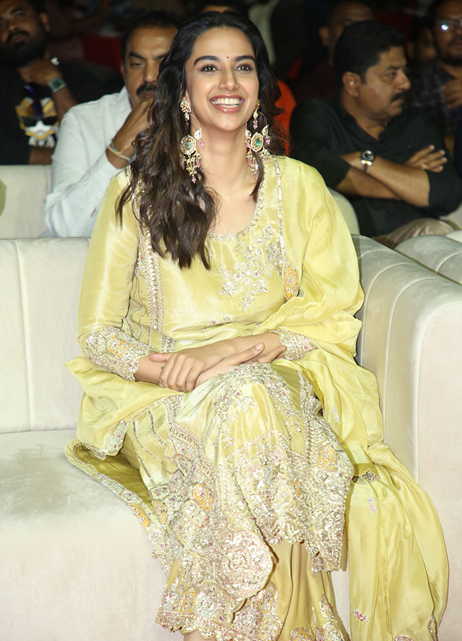 Tollywood Actress Meenakshi Chaudhary HD Photos6