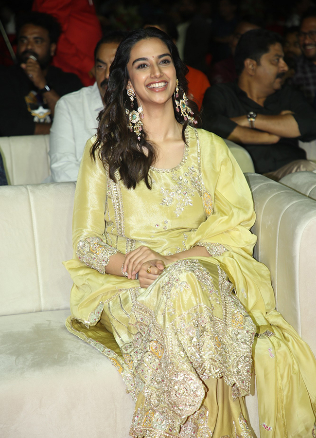 Tollywood Actress Meenakshi Chaudhary HD Photos8