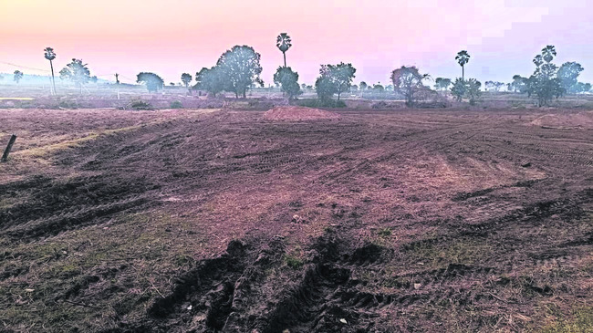 రూ.లక్షలు వెచ్చించి.. ఇసుక మేటలు తొలగించి.. 2