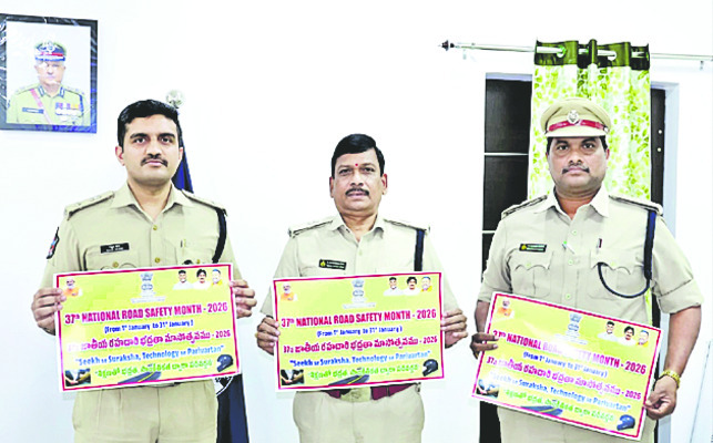 రహదారి భద్రత పాటించాలి 1