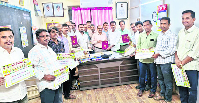 కొత్త పింఛన్లు ఎప్పుడిస్తారు?3