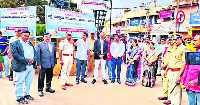 నిందితులను అరెస్ట్‌ చేయాలి2