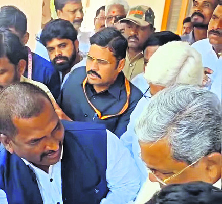 నిందితులను అరెస్ట్‌ చేయాలి3