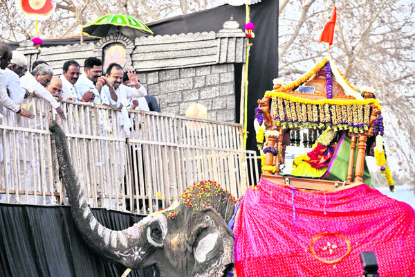 అంబామఠ జాతరకు  సీఎం శ్రీకారం 2