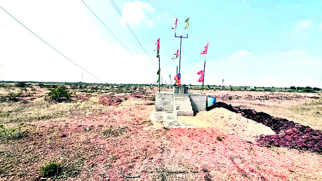 ప్రభుత్వ జాగా.. వేసెయ్‌ పాగా! 1