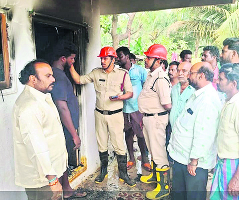 ఇంట్లో సామగ్రి అగ్నికి ఆహుతి  
2