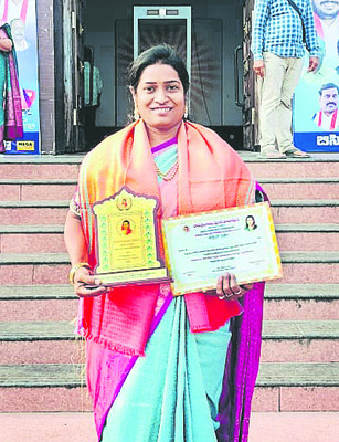 ధారూరులో ఎక్స్‌ప్రైస్‌ రైళ్లు ఆగేలా చూడండి 
1