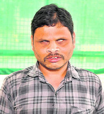 చీకటి నుంచి వెలుగులోకి..2