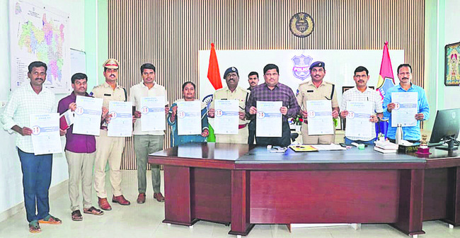 ఆపరేషన్‌ స్మైల్‌–12 పోస్టర్ల ఆవిష్కరణ 1