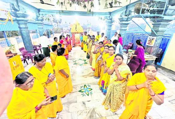 భక్తిశ్రద్ధలతో నగర సంకీర్తన1