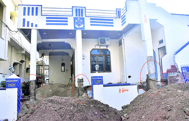 ● నిర్మల్‌ చేరిన ఆధునిక ఇంజినీరింగ్‌ అద్భుతం ● జాకీలతో 2