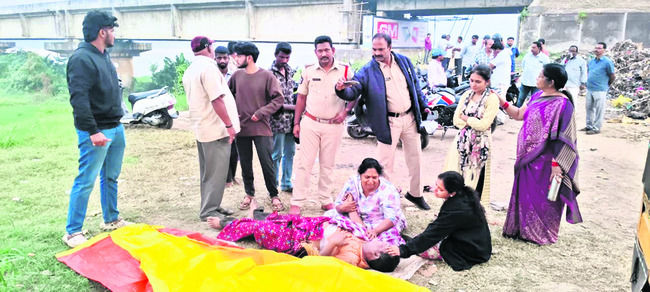 ఇంట్లో సామగ్రి అగ్నికి ఆహుతి  
3