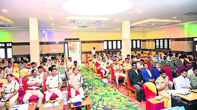 నేర నియంత్రణే లక్ష్యంగా పనిచేయాలి 1