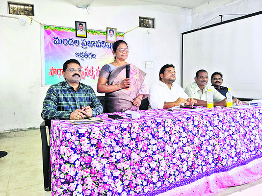 సమావేశంలో వెల్లువెత్తిన సమస్యలు 1