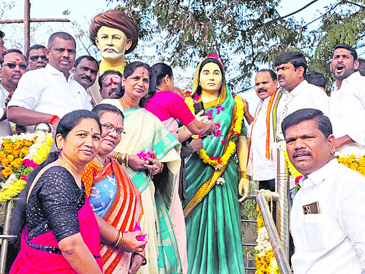 సావిత్రీబాయి సేవలు చిరస్మరణీయం 1