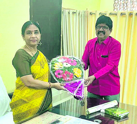 జిల్లా జడ్జికి శుభాకాంక్షలు
3