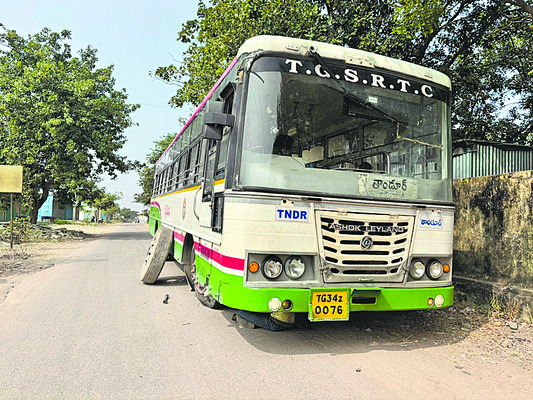 ఆర్టీసీ బస్సు టైర్‌ బ్లాస్ట్‌ 2