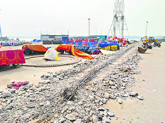 సర్కారీ ఆవకాయ్‌.. అడ్డొస్తే కూల్చేయ్‌!1