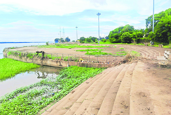 సర్కారీ ఆవకాయ్‌.. అడ్డొస్తే కూల్చేయ్‌!2