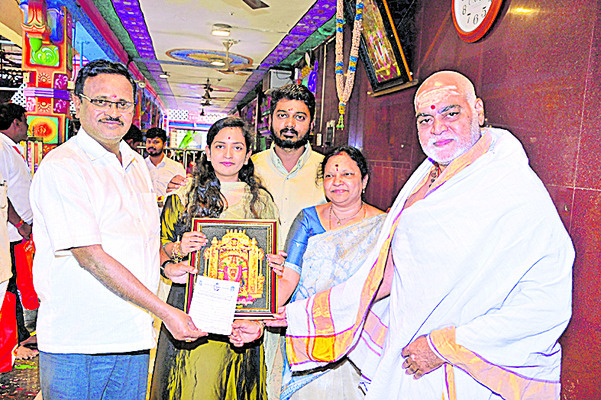 దుర్గమ్మకు విరాళాలు 2