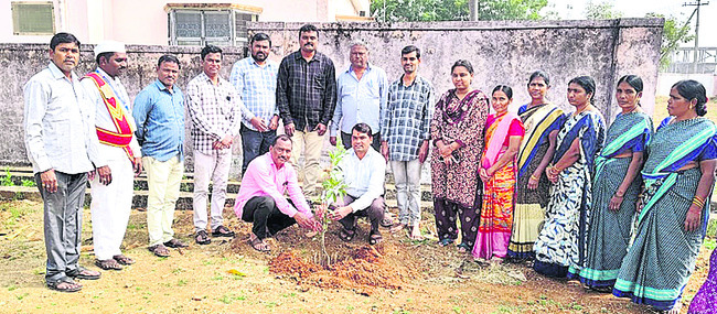 జిల్లా జడ్జికి శుభాకాంక్షలు
2
