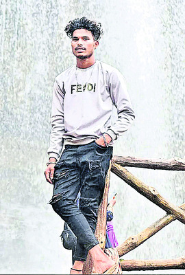 ●ఒత్తిడి తట్టుకోలేక.. 
1