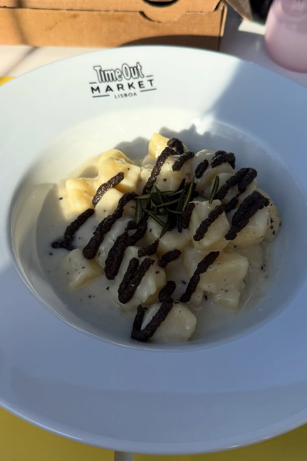 Actress Pranitha Subhash takes A Trip To Portugal with Her Daughter Photos12