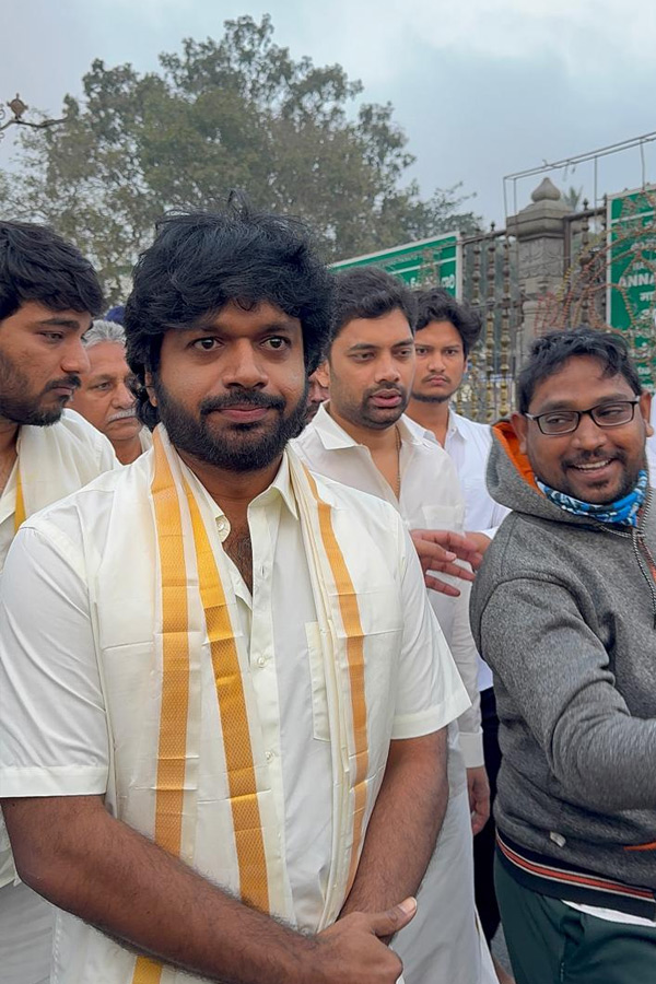 Director Anil Ravipudi visited Tirumala Photos6