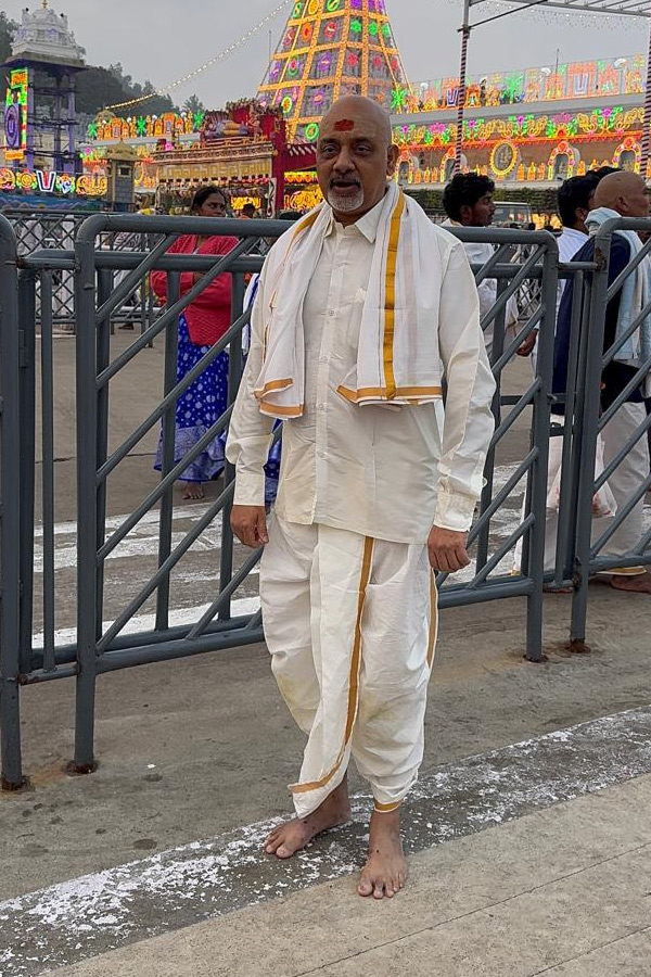 Director Anil Ravipudi visited Tirumala Photos10