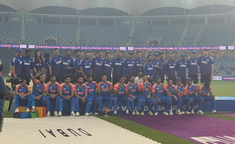 India T20 captain Suryakumar wife shares sweet moments from the year 2025 Photos16