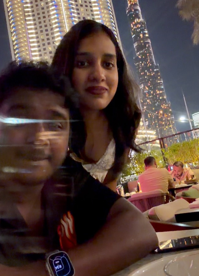 Rahul Sipligunj with his wife on a trip to Dubai (Photos)2