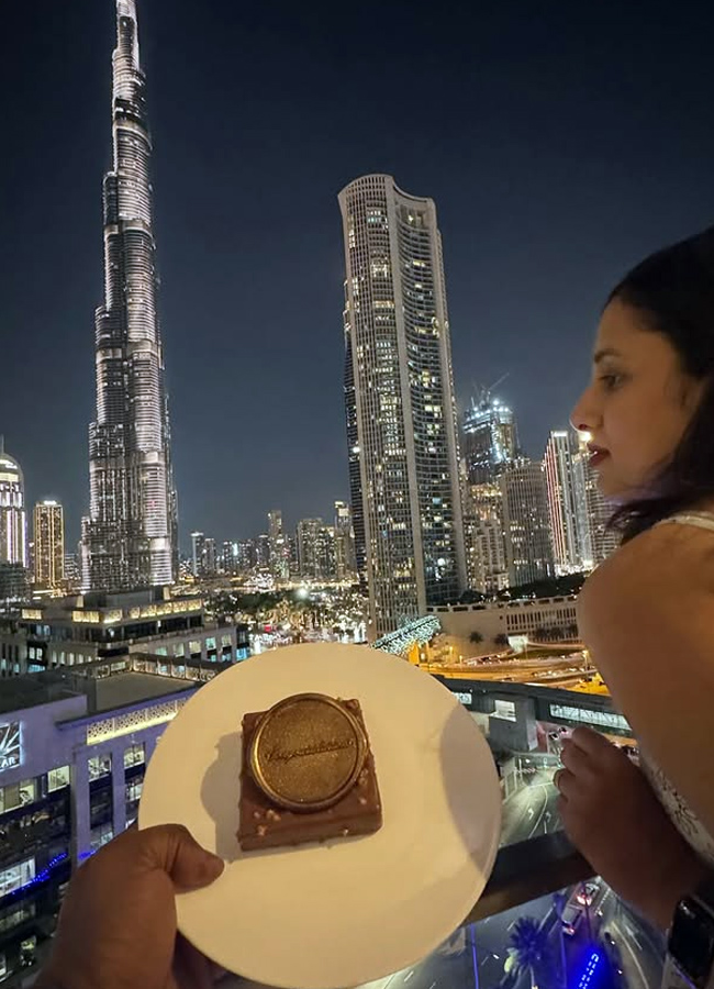 Rahul Sipligunj with his wife on a trip to Dubai (Photos)14