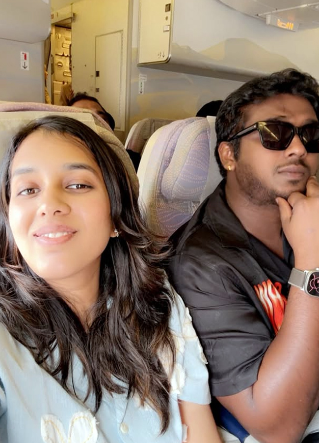 Rahul Sipligunj with his wife on a trip to Dubai (Photos)15